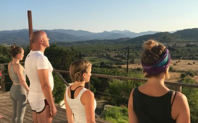 Wie dich Yoga in deine eigene Kraft und Tiefe führt