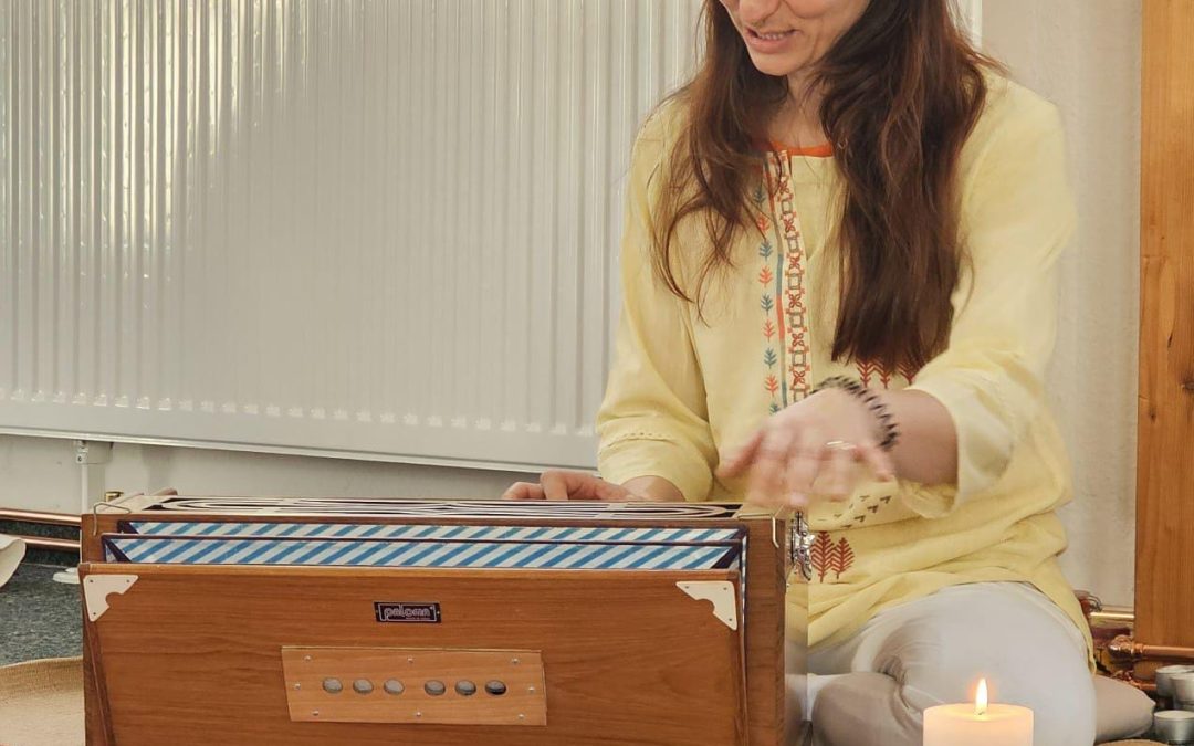 Wie finde ich die richtige Yogalehrer Ausbildung in Deutschland?